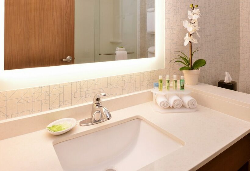 سوییت, Holiday Inn Express Melbourne West, An Ihg