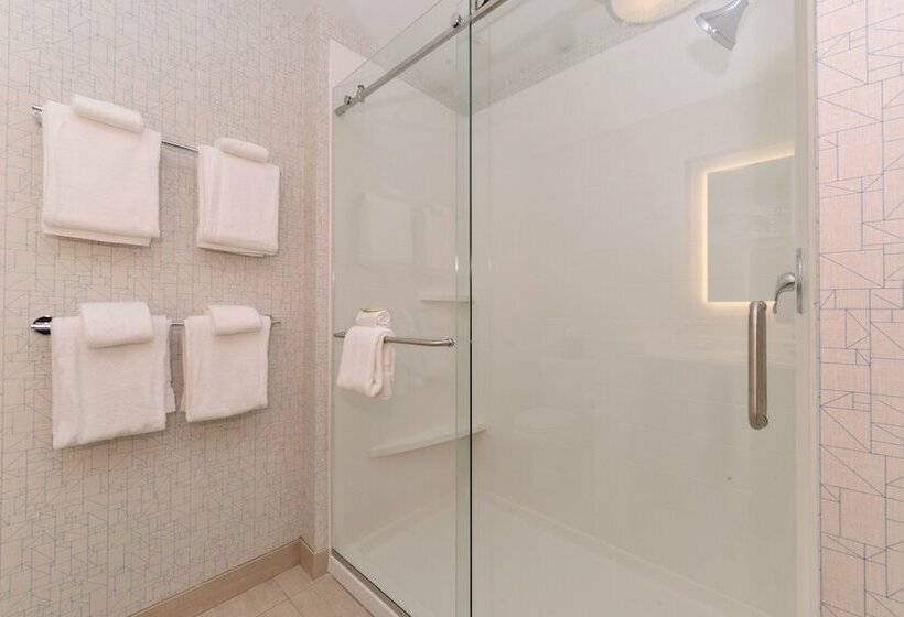 سوییت, Holiday Inn Express Melbourne West, An Ihg