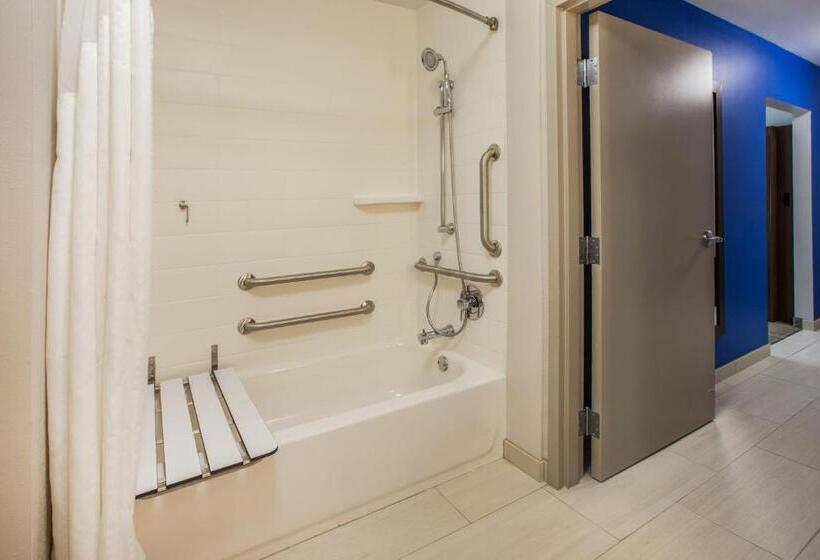 سوئیت برای معلولان, Holiday Inn Express & Suites Redding, An Ihg