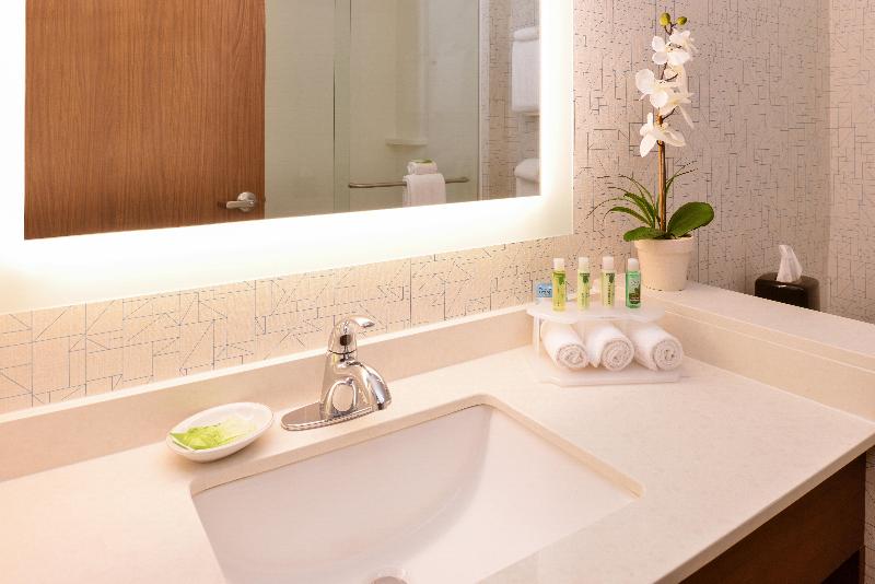سوئیت برای معلولان, Holiday Inn Express Melbourne West, An Ihg