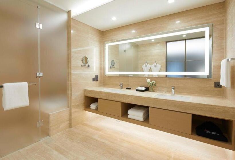 Deluxe Suite King Bed, Marriott Jeju Shinhwa World