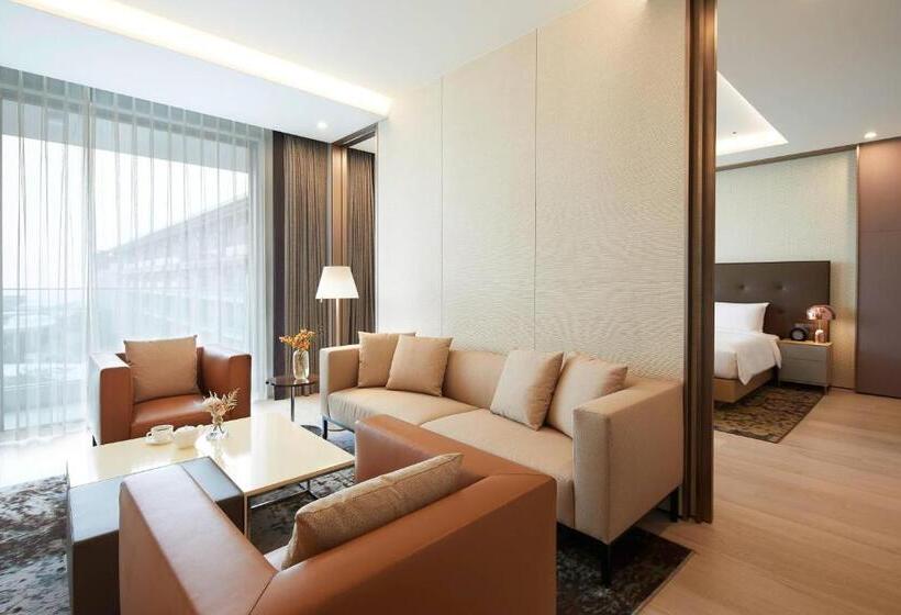 Deluxe Suite King Bed, Marriott Jeju Shinhwa World