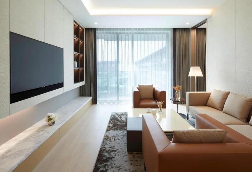 Deluxe Suite King Bed, Marriott Jeju Shinhwa World