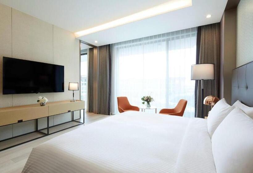 Deluxe Suite King Bed, Marriott Jeju Shinhwa World