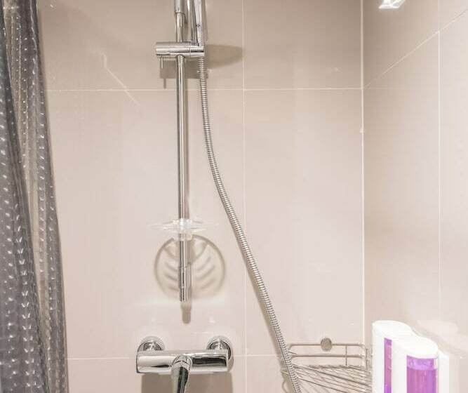اتاق لوکس با تخت بزرگ, Sovereign Group Hotel At Pratunam