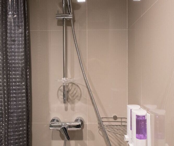 اتاق استاندارد با تخت دو نفره بزرگ, Sovereign Group Hotel At Pratunam