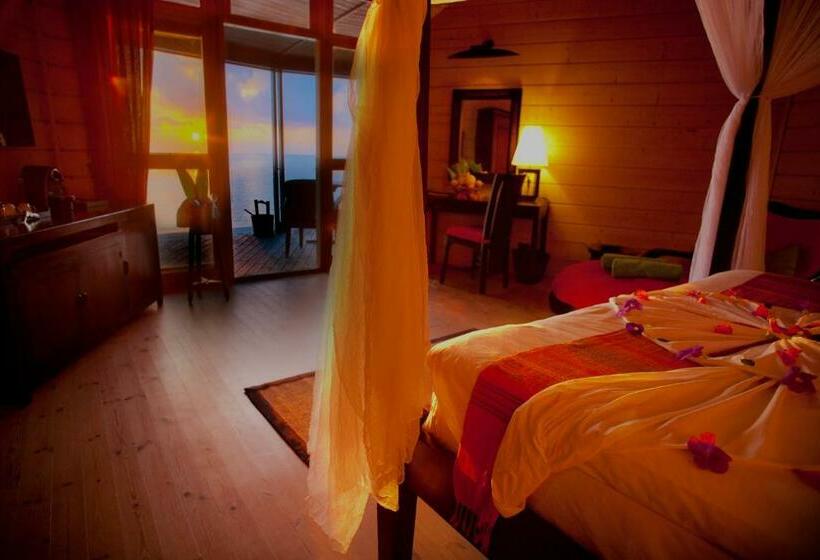 ویلای 1 خوابه, Komandoo Island Resort & Spa