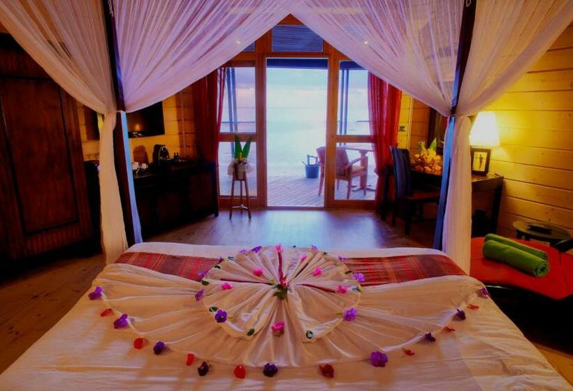 ویلای 1 خوابه, Komandoo Island Resort & Spa