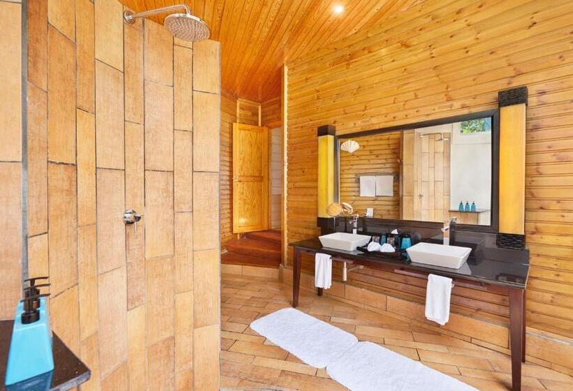 ویلای 1 خوابه, Komandoo Island Resort & Spa
