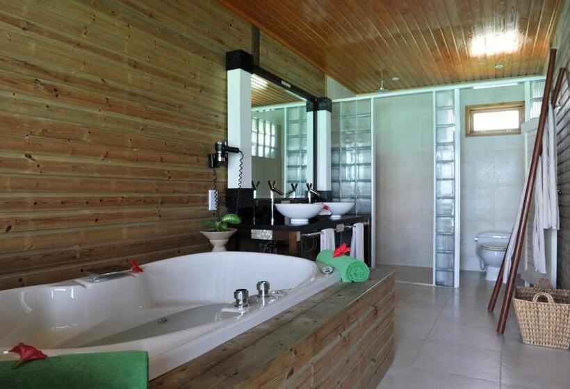 ویلای 1 خوابه, Komandoo Island Resort & Spa