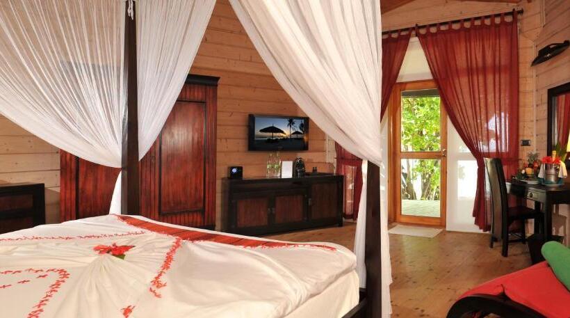 ویلای 1 خوابه, Komandoo Island Resort & Spa
