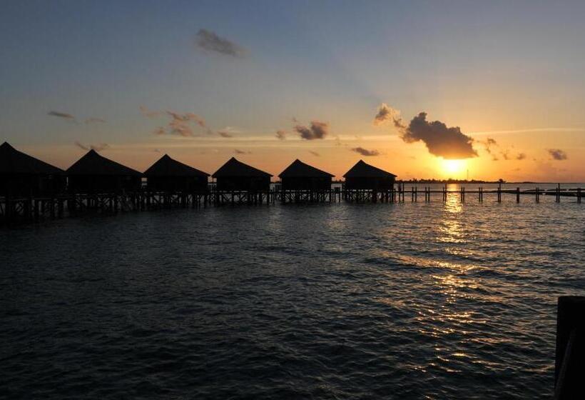 ویلای 1 خوابه, Komandoo Island Resort & Spa