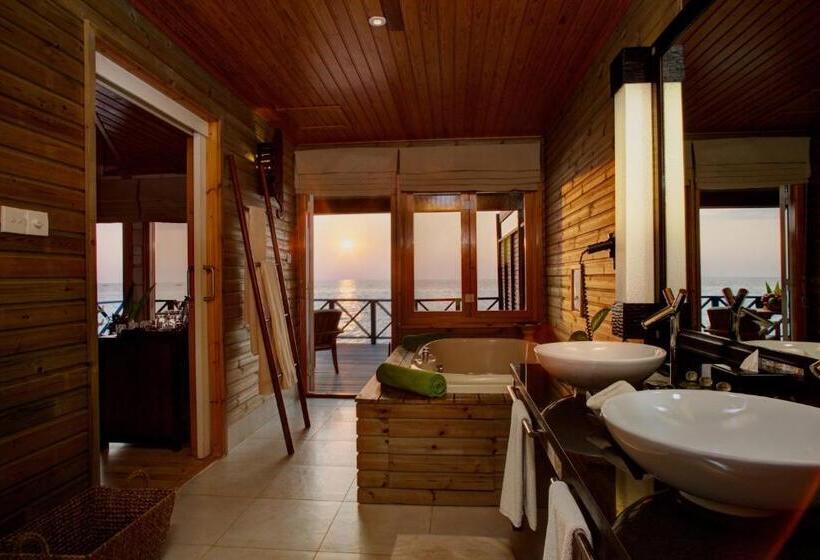 ویلای 1 خوابه, Komandoo Island Resort & Spa