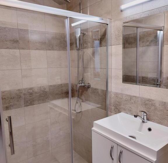 اتاق استاندارد با بالکن, Hostel Blanice