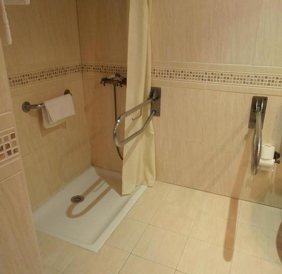 اتاق استاندارد با تخت بزرگ برای معلولان, Hostal Virgen De La Encina