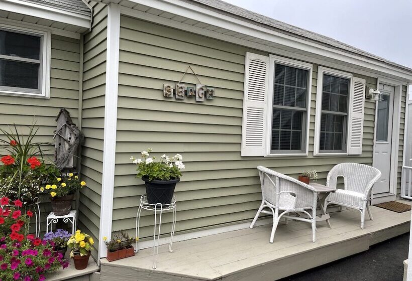 کابین, Moontide Motel Cabins & Apartments
