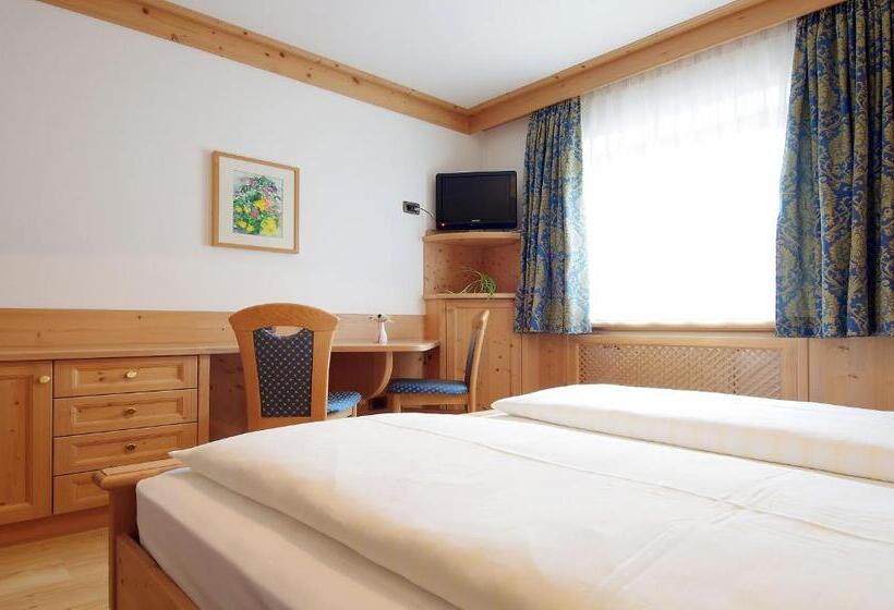 اتاق استاندارد با چشم‌انداز باغ, Mountain B&b   La Scalira