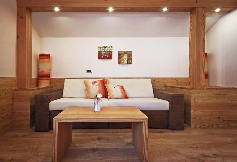اتاق استاندارد سه تخته با بالکن, Mountain B&b   La Scalira