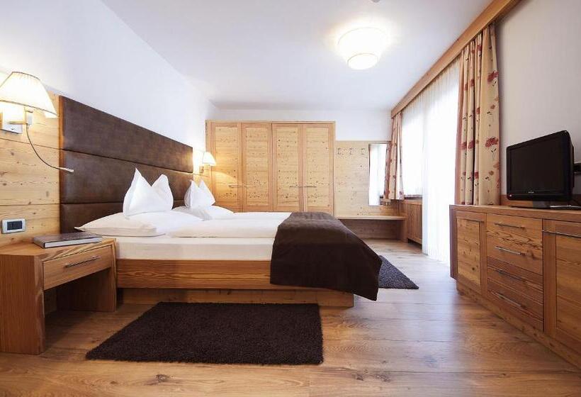 اتاق استاندارد سه تخته با بالکن, Mountain B&b   La Scalira