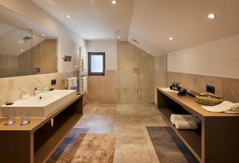 اتاق سوپریور سه تخته, Mountain B&b   La Scalira
