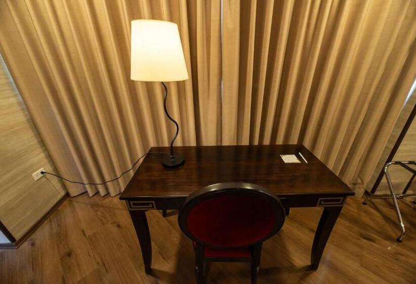 سوئیت با تخت بزرگ, Quindeloma Art Hotel And Gallery