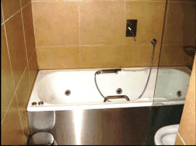 اتاق استاندارد سه نفره, Aegli