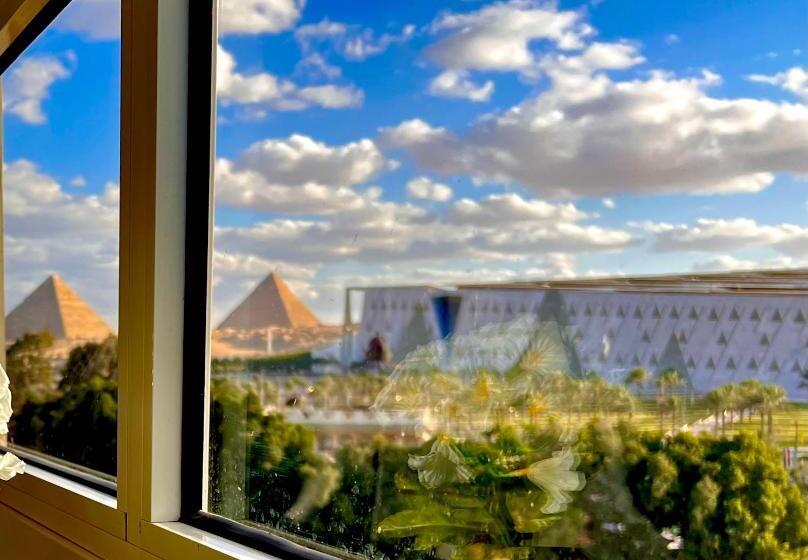اتاق لوکس, New Museum, Pyramids Inn