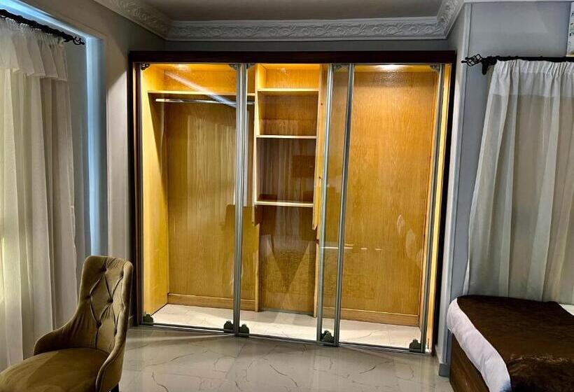 اتاق استاندارد سه تخته با چشم‌انداز, New Museum, Pyramids Inn