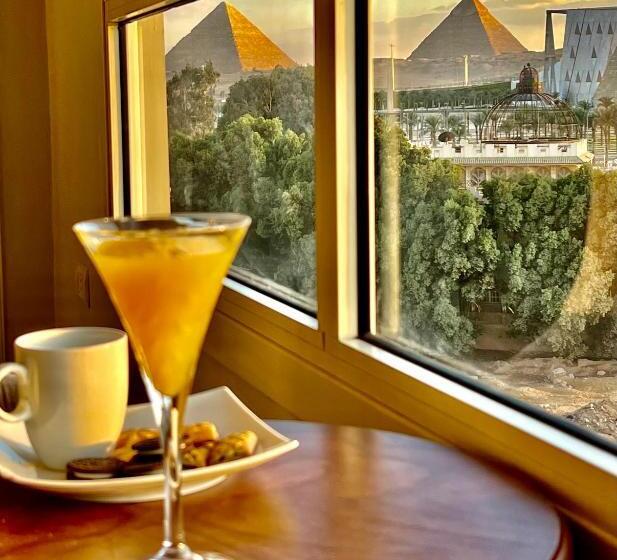 اتاق استاندارد سه تخته با چشم‌انداز, New Museum, Pyramids Inn