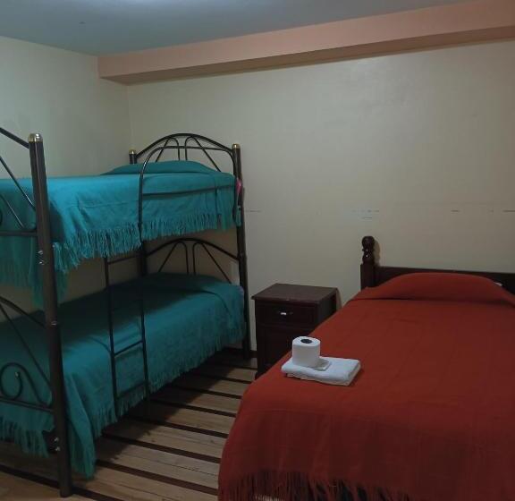 اتاق استاندارد سه نفره, Hostal Puertas Del Sol