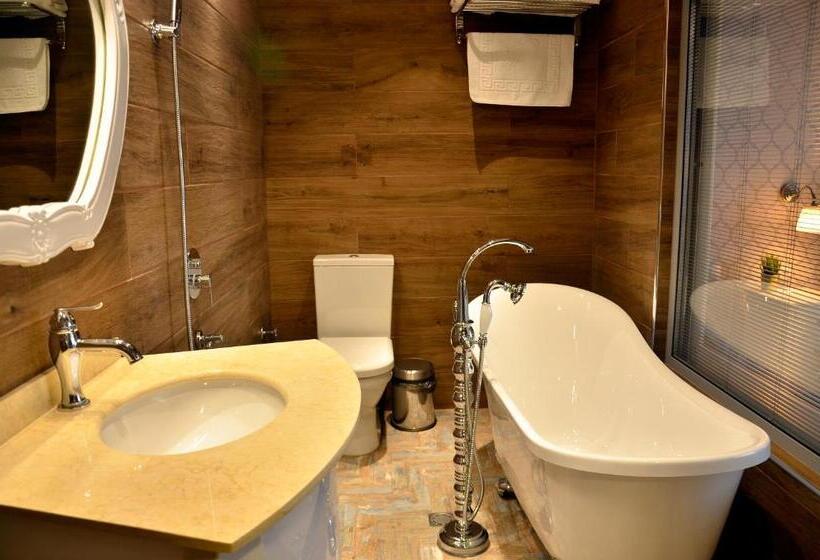 带大床的标准间, Konak