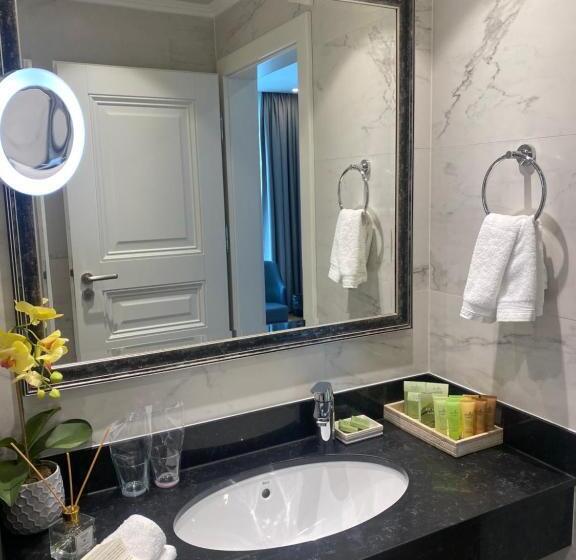 اتاق استاندارد با بالکن و چشم‌انداز دریا, Residence Promenade