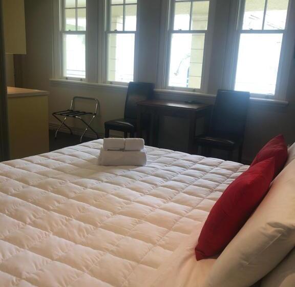 استودیوی لوکس, Teschemakers Resort
