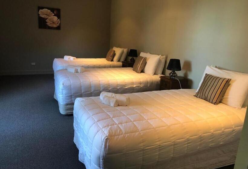 سوییت خانوادگی, Teschemakers Resort