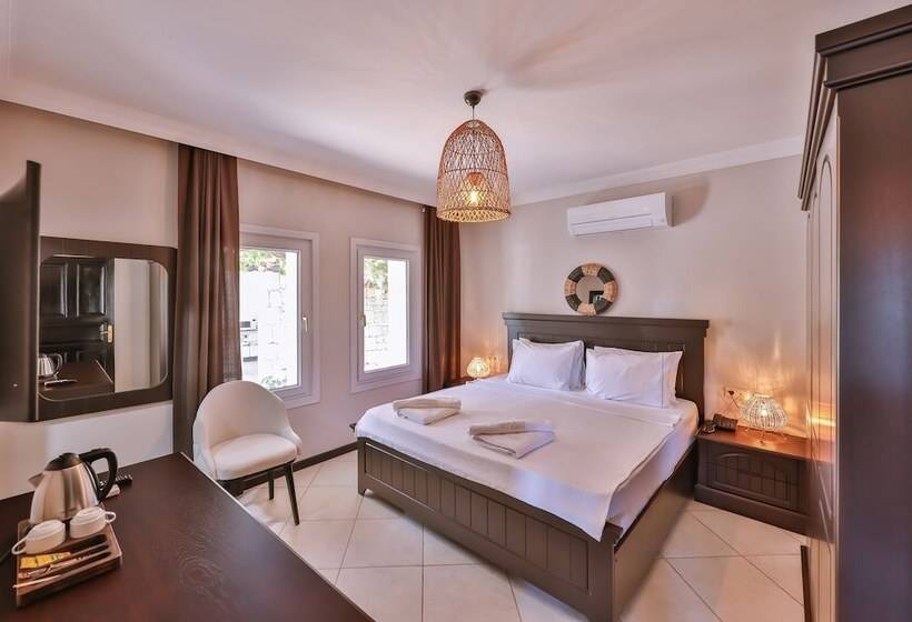 اتاق اکونومی, Hill House Adult Only