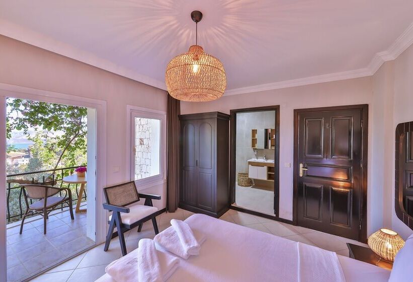 اتاق لوکس با چشم‌انداز دریا, Hill House Adult Only