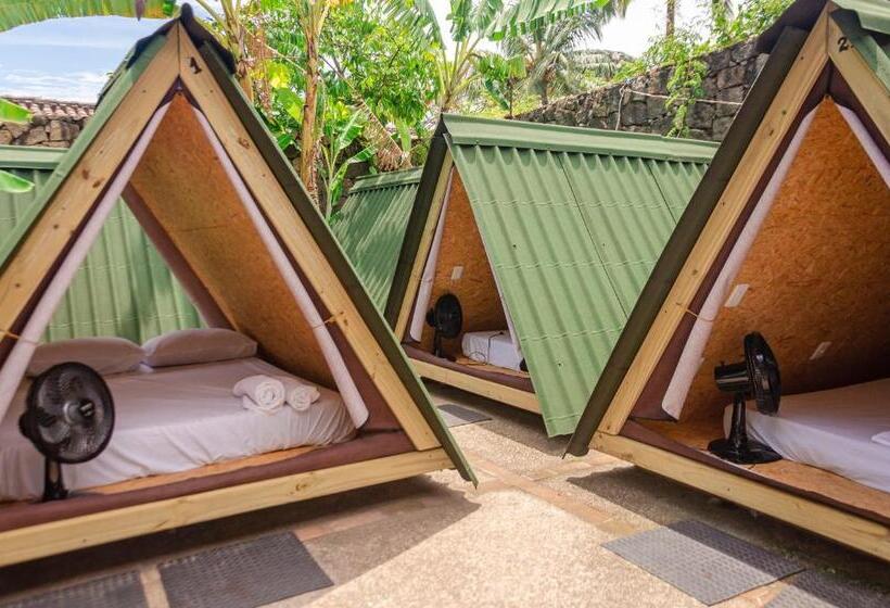 چادر با خدمات رفاهی استاندارد, Clan.destino Hostel
