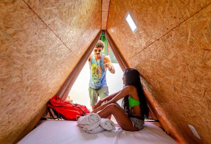 چادر با خدمات رفاهی استاندارد, Clan.destino Hostel