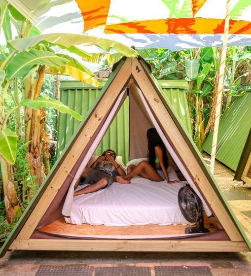 چادر با خدمات رفاهی استاندارد, Clan.destino Hostel