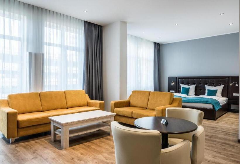 سوییت جونیور, Rheincity Hotel & Boardinghouse