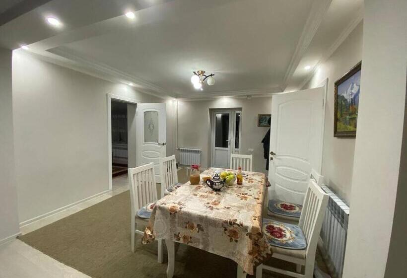 اتاق اکونومی, Sunny Hostel
