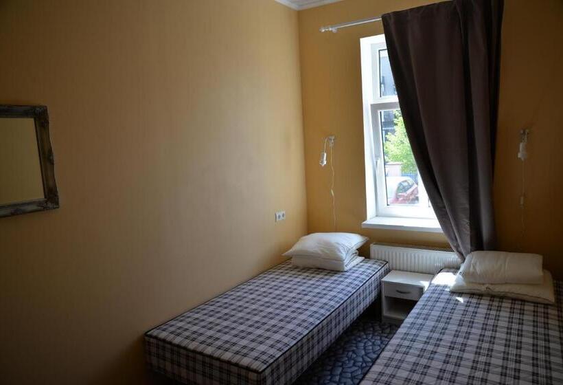 اتاق استاندارد با سرویس بهداشتی مشترک, Hostel31