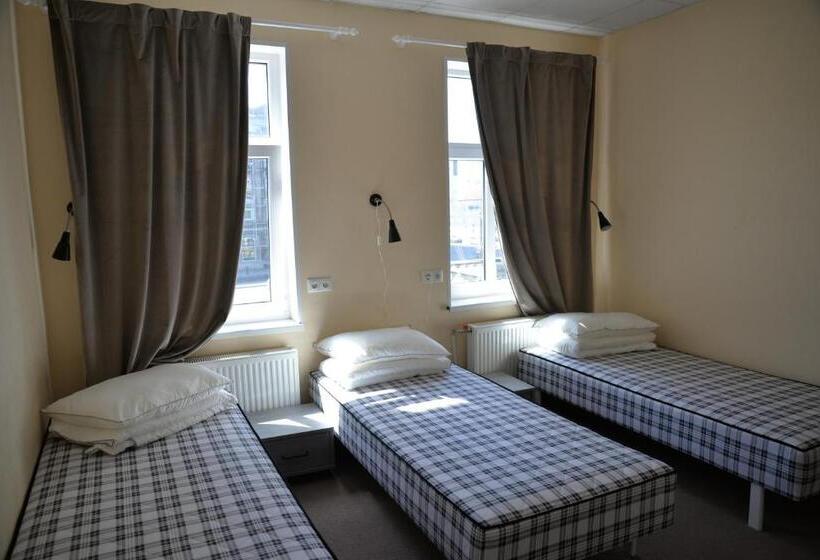 اتاق استاندارد سه تخته با سرویس بهداشتی مشترک, Hostel31