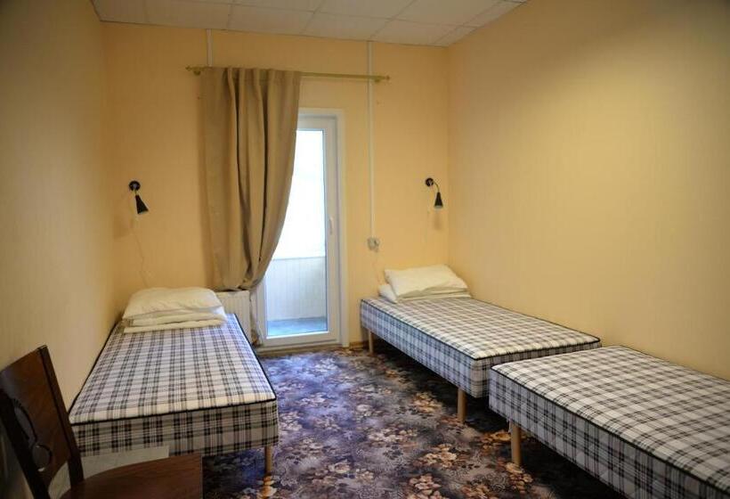 اتاق استاندارد سه تخته با سرویس بهداشتی مشترک, Hostel31