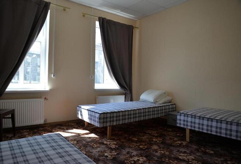 اتاق استاندارد سه تخته با سرویس بهداشتی مشترک, Hostel31
