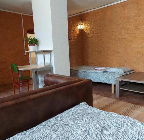 اتاق خانوادگی, Hostel31
