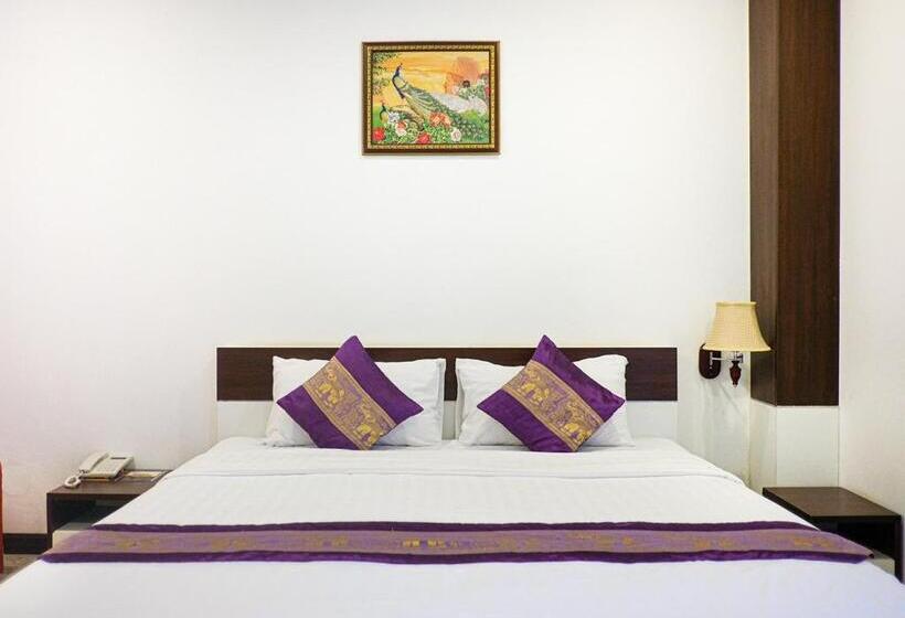 اتاق سوپریور با تخت بزرگ, Chokdee Place