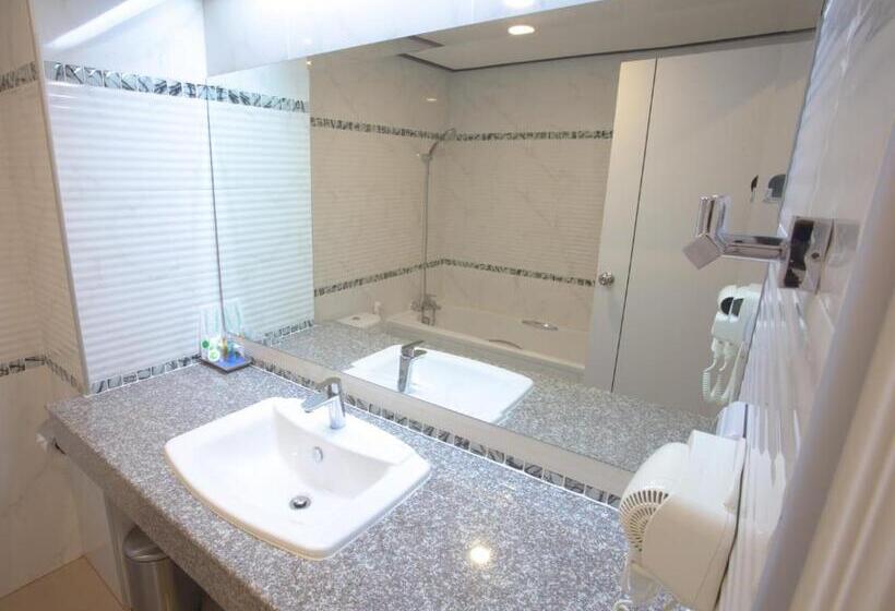 اتاق پریمیوم سه تخته, Chokdee Place