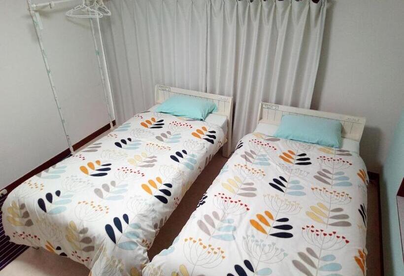 اتاق خانوادگی, Mike S B&b Tokoname