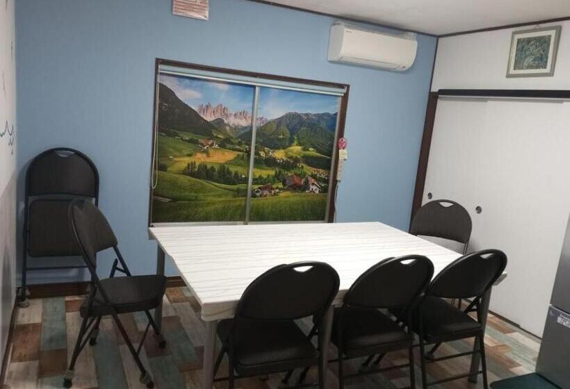 اتاق اکونومی, Mike S B&b Tokoname